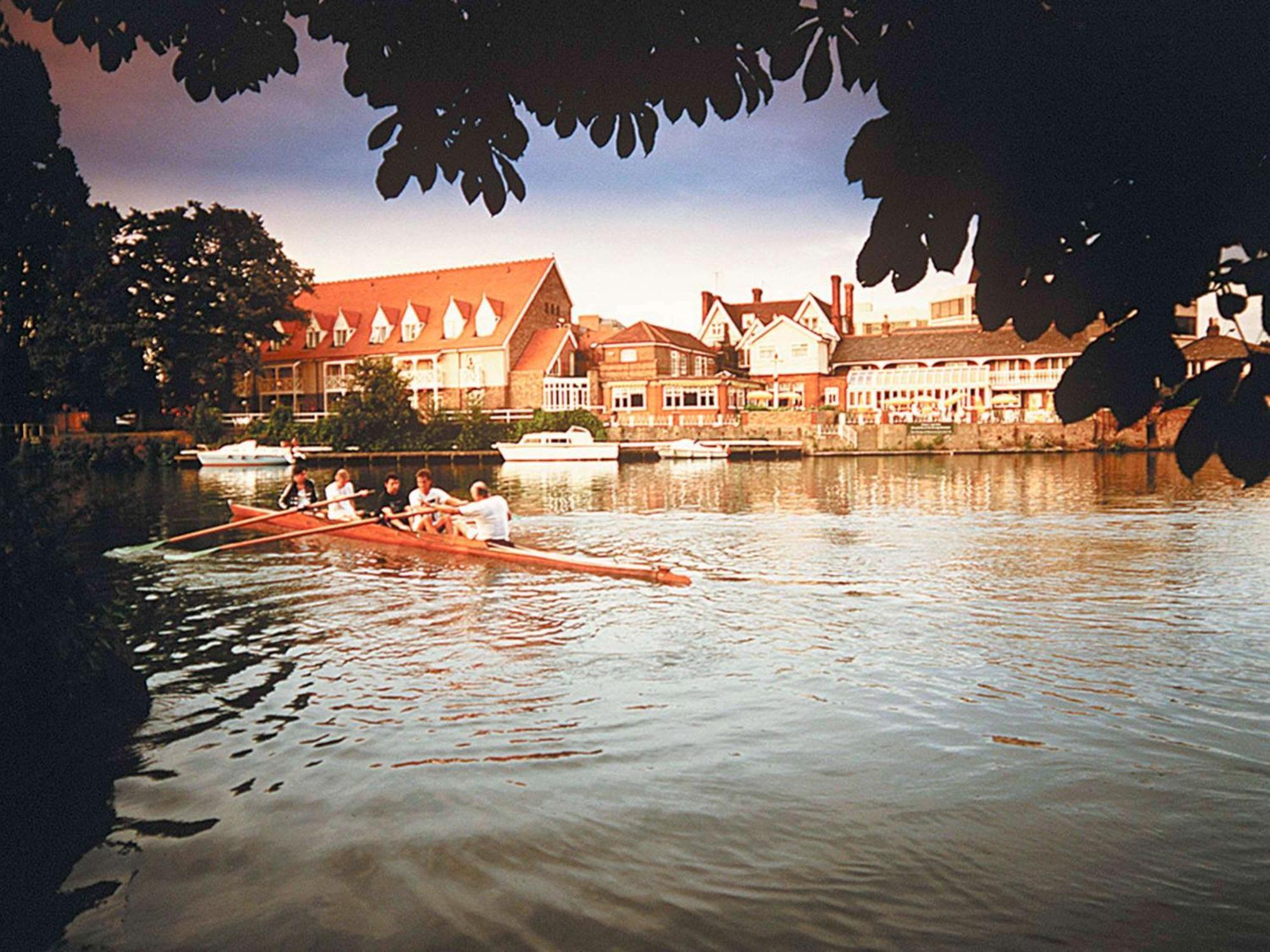 Sunday London Staines-Upon-Thames Heathrow T5 Staines-upon-Thames Exterior foto